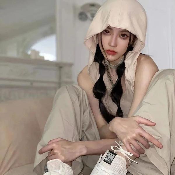 关于她的二三事 海报